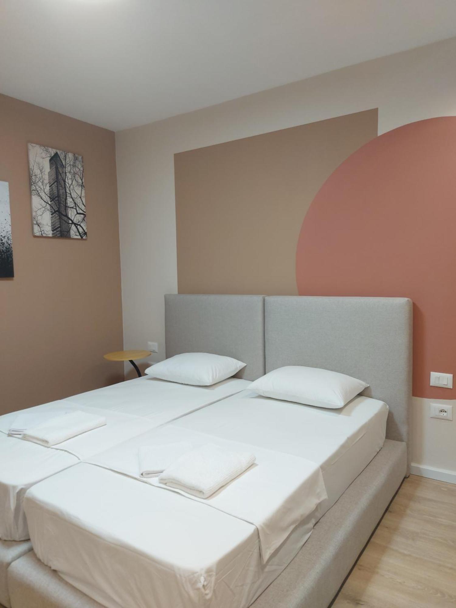 Center Cozy Nest Hotel ติรานา ภายนอก รูปภาพ
