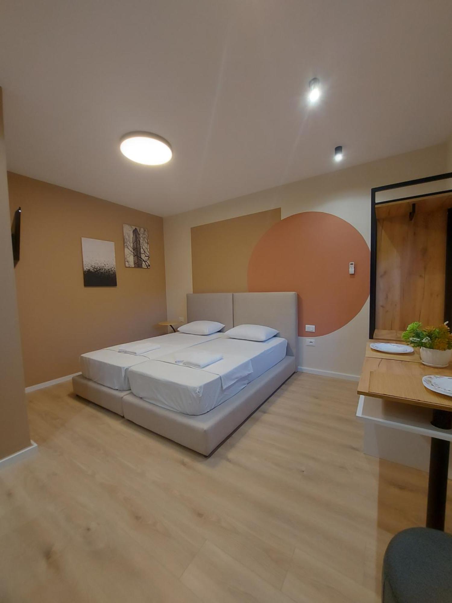 Center Cozy Nest Hotel ติรานา ภายนอก รูปภาพ