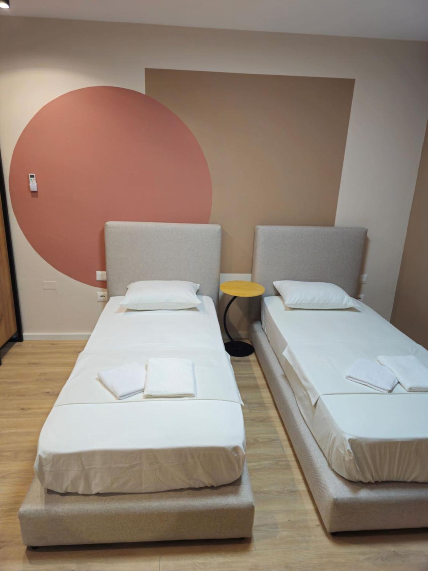 Center Cozy Nest Hotel ติรานา ภายนอก รูปภาพ
